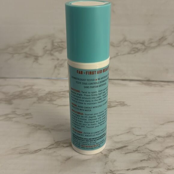 First aide beauty 10% vitamin c brightening serum for sensitive skin 50ML - Picture 3 of 6